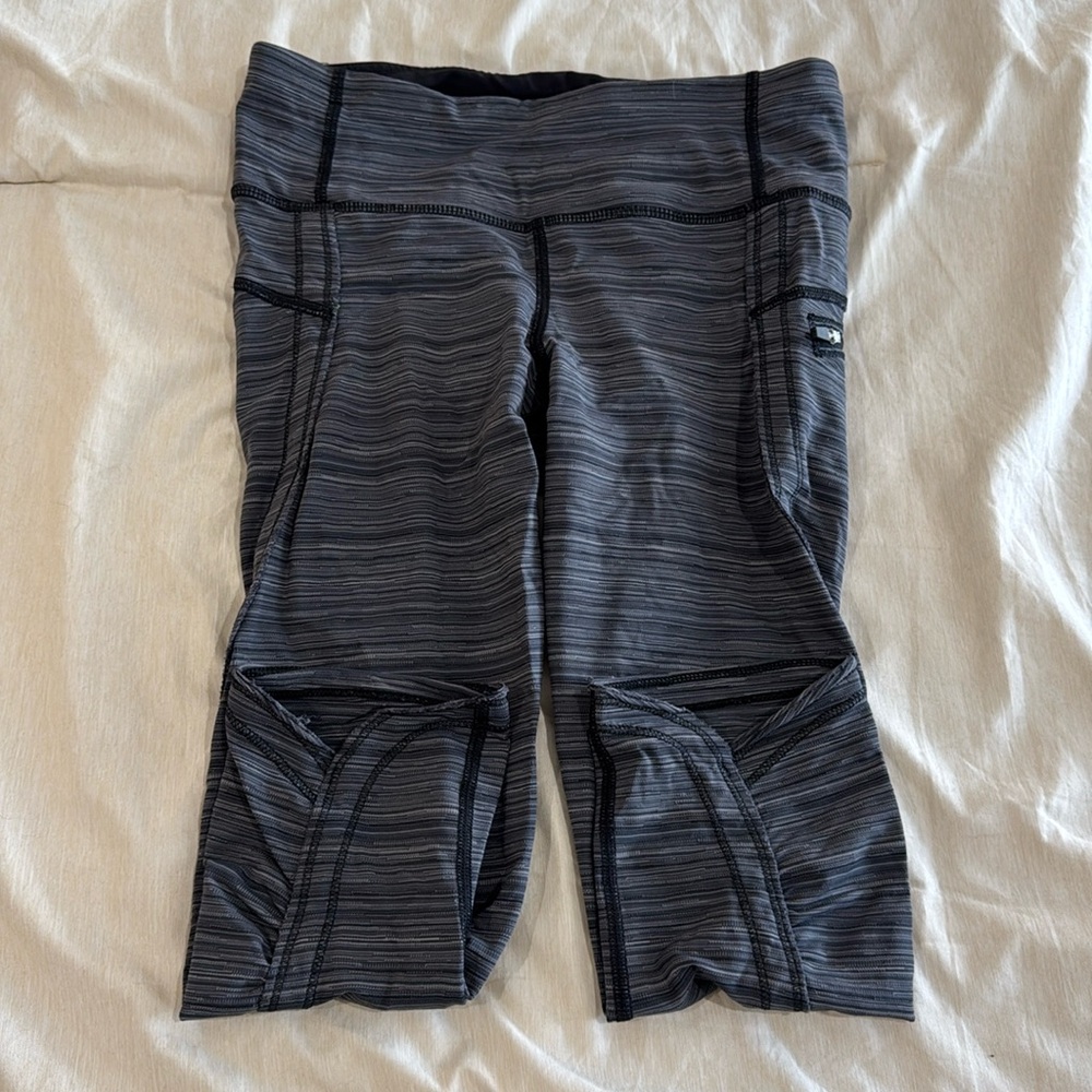 Lululemon Top Speed Crop • Cyber Stripe Deep Coal/Black • Size 4 • Luxtreme